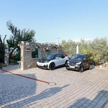 Lu With Free Parking