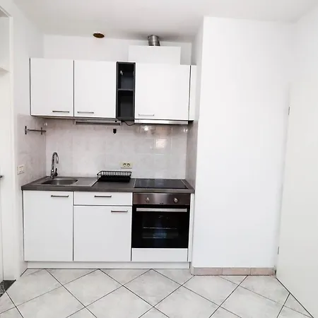 Lu With Free Parking *