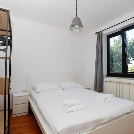 Lu With Free Parking * Koper