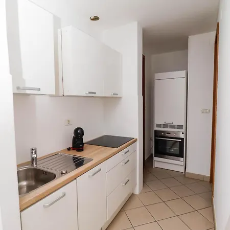 Lu With Free Parking * Koper