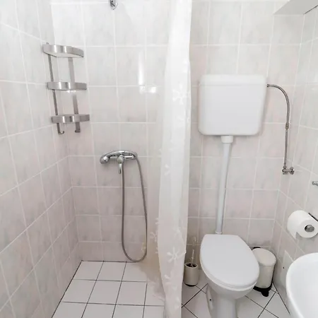 Lu With Free Parking *