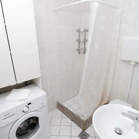 Lu With Free Parking * Koper