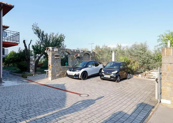 Lu With Free Parking