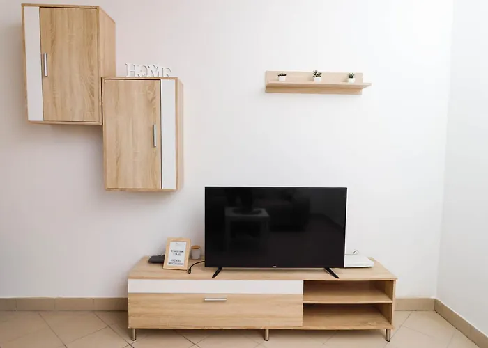 Lu With Free Parking *