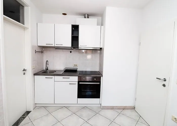 Lu With Free Parking *