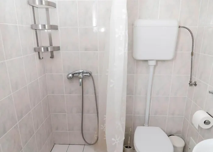 Lu With Free Parking *